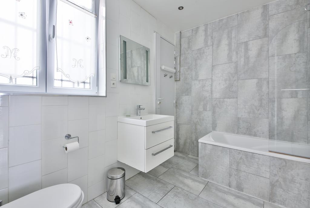 Two-Bedroom Apartment Champs-Elysees Paris Exterior photo