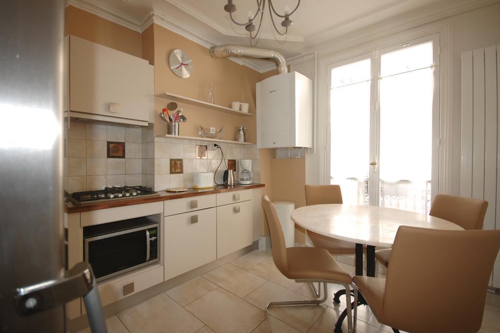 Two-Bedroom Apartment Champs-Elysees Paris Exterior photo